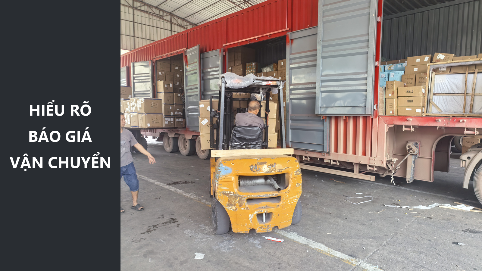 Xe nâng xếp hàng lên xe tại kho Trung Quốc của Kho Vận Liên Minh, kèm tiêu đề Hiểu rõ báo giá vận chuyển.